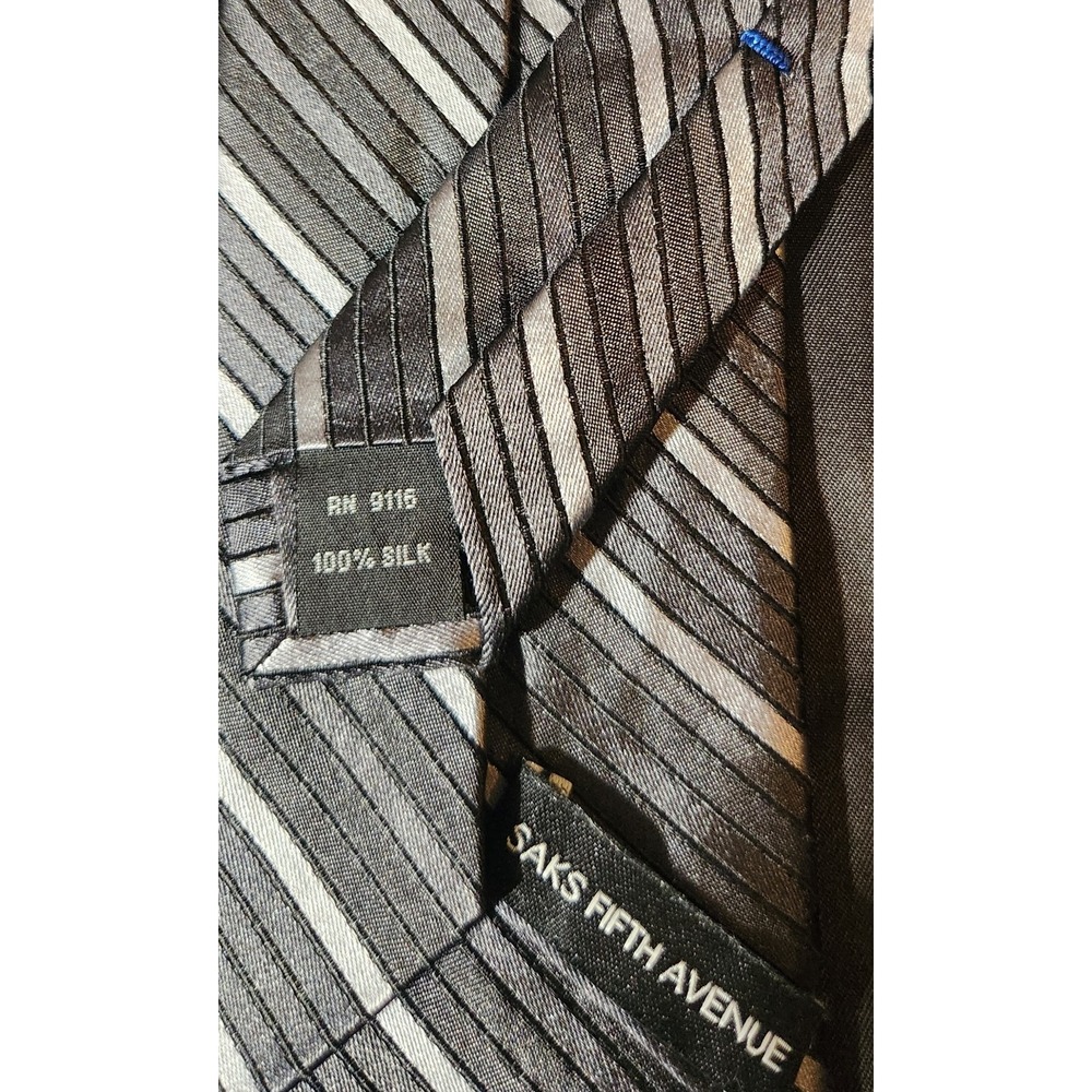 Saks Fifth Avenue 100% Silk Tie Black and Silver Diagonal Stripes Made In Italy - Picture 3 of 3